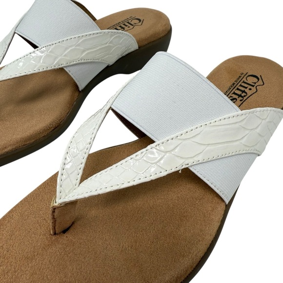 Cliffs by White Mountain Bumble Women's size 7 Thong Sandals White slip on NWT - Picture 3 of 8